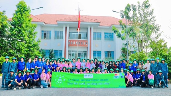 C.P. VIỆT NAM TIẾP TỤC ĐỒNG HÀNH CÙNG TỈNH ĐỒNG THÁP XÂY DỰNG CÔNG TRÌNH KÈ XANH GIỮ ĐẤT, CHỐNG SẠT LỞ TẠI CÁC TUYẾN BỜ SÔNG