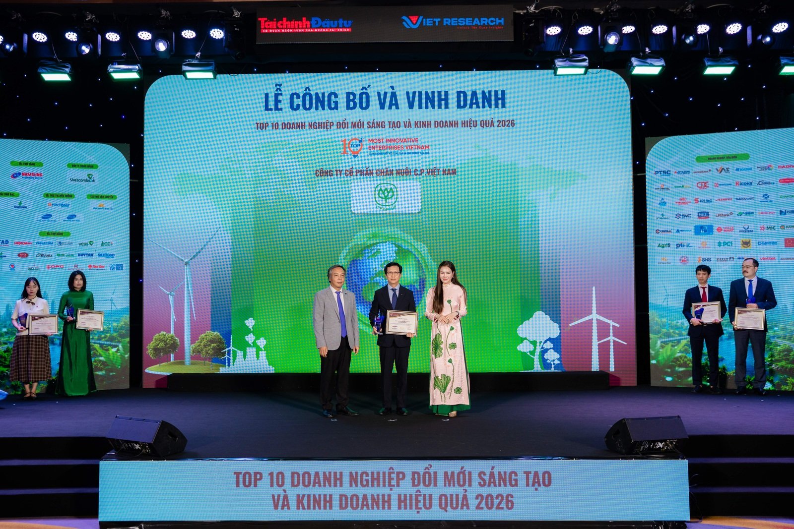 C.P. Việt Nam thúc đẩy đổi mới và phát triển bền vững